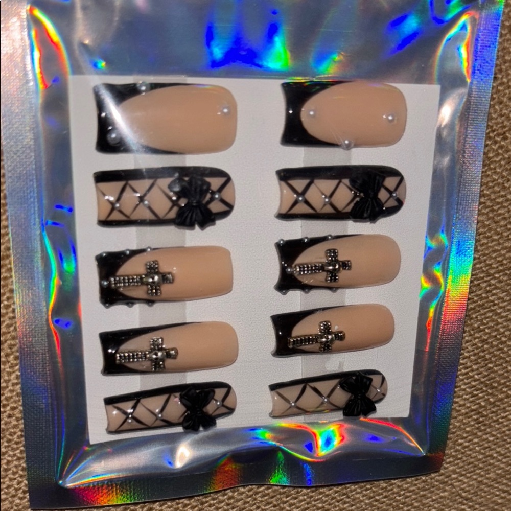 Press on black skull nails